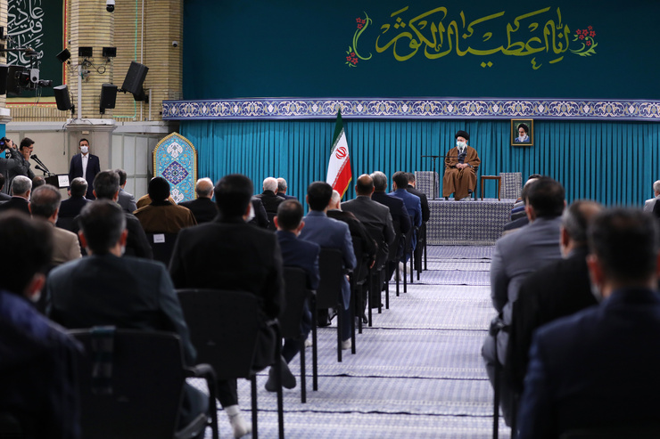 مدیحه‌سرائی محمدجواد جامعی در دیدار مداحان اهل‌بیت علیهم‌السلام با رهبر انقلاب.