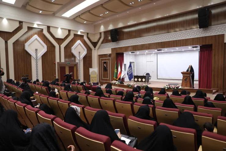 نشست تخصصی مبنا با موضوع «مادر و دختر الهی در اندیشه حضرت آیت‌ا... العظمی خامنه‌ای» به همت دفتر نمایندگی حفظ و نشر آثار مقام معظم رهبری در دانشگاه امام‌رضای مشهد برگزار شد.