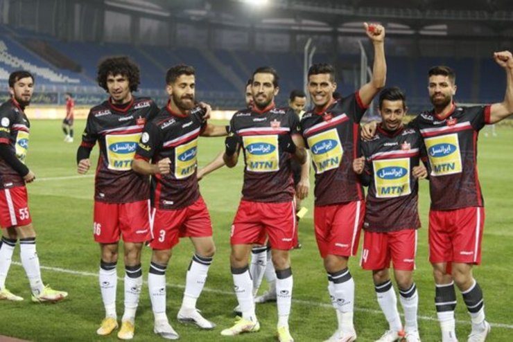رنگ آبی داخل پیراهن پرسپولیس باعث اعتراض هواداران این باشگاه شده است.