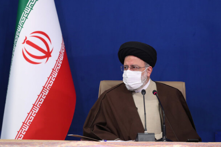 رئیس‌جمهور بر ضرورت اجرای دقیق‌تر شیوه‌نامه‌های بهداشتی و اعمال کنترل‌های هوشمند برای مقابله با روند افزایشی همه‌گیری کرونا، تاکید کرد: فوت حتی یک نفر هم زیاد است.