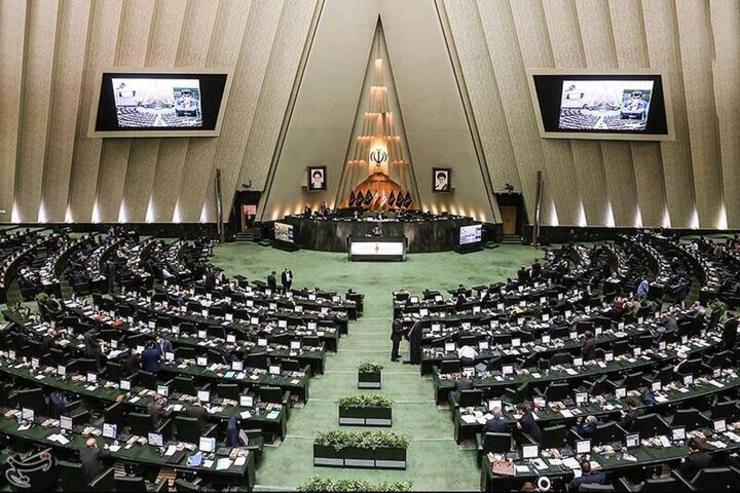 نمایندگان مجلس شورای اسلامی در جلسه علنی امروز خود به بررسی سؤالات نمایندگان بناب و رباط کریم از وزیر صنعت، معدن و تجارت می‌پردازند.