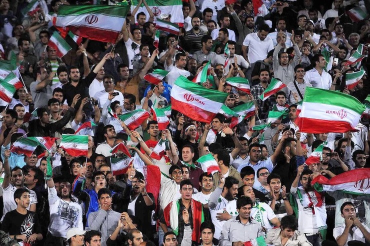 فدراسیون فوتبال حضور تماشاگران در بازی ایران مقابل عراق را تایید کرده است. قرار است تعدادی از بانوان نیز این بازی را از نزدیک تماشا کنند.