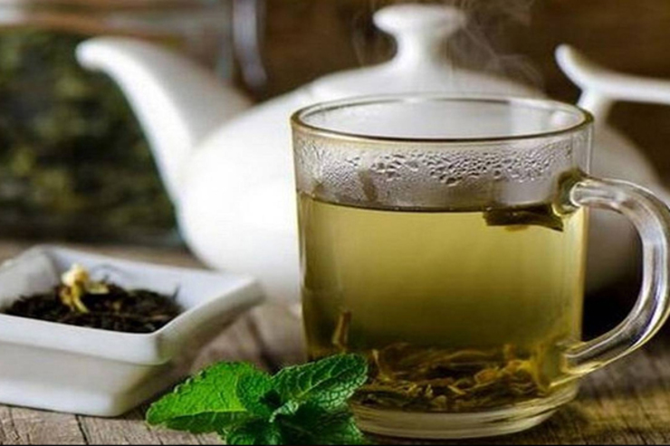 پژوهشگران معتقدند مصرف چای سبز در حد اعتدال می تواند به عنوان پیشگیری کننده از پیری زودرس مؤثر باشد.