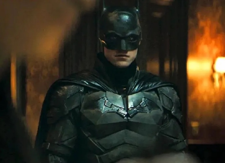 کمپانی برادران وارنر پوستر رسمی فیلم The Batman منتشر کرده است که در آن بیشتر شخصیت‌های اصلی فیلم را می‌بینیم.