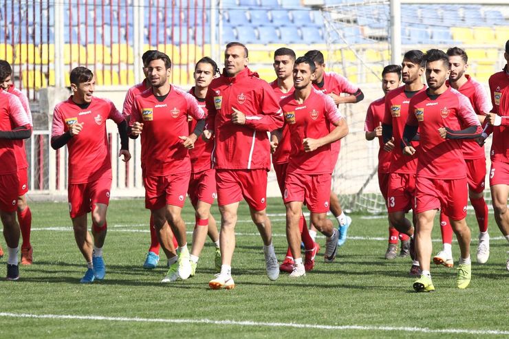 پرسپولیس که روز گذشته با استعفای سرمربی موفقش روبه‌رو شد، امروز هم شاهد اعتصاب بازیکنانش بود.