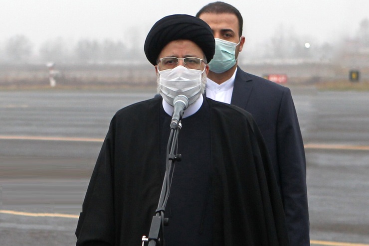 رئیس جمهور، با بیان اینکه گیلان استان بسیار پر ظرفیتی است، افزود: ظرفیت اقتصاد دریا و ظرفیت اقتصاد گردشگری و... و ظرفیت های بسیاری که در استان وجود دارد می تواند بسیاری از مسائل و مشکلات از جمله بیکاری را رفع کند.