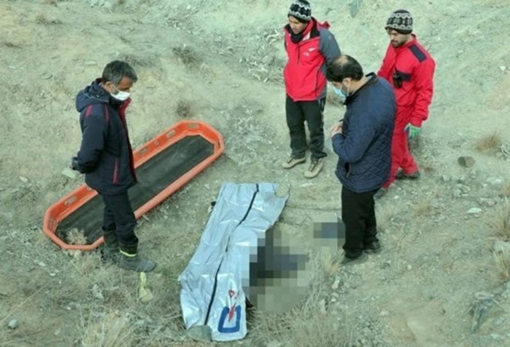 معاون عملیات آتش نشانی مشهد گفت: پیکر بی‌جان یک زن میانسال که عصر روز گذشته مفقودی او به آتش نشانی اعلام شده بود، در ارتفاعات زکریا کشف شد.