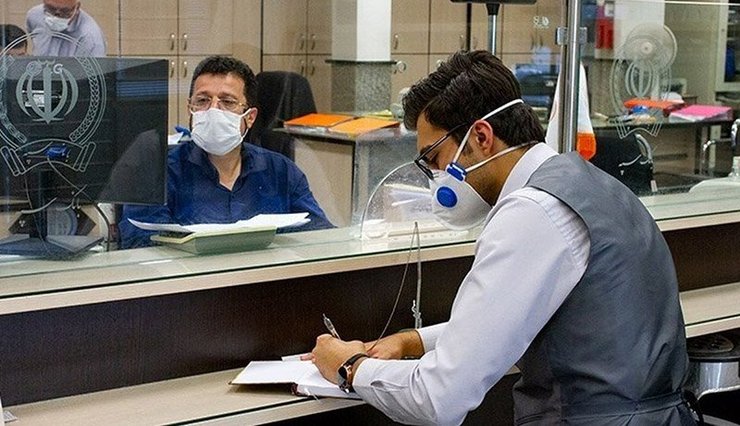 طبق گفته احسان خاندوزی وزیر امور اقتصادی و دارایی در مصاحبه تلفنی با رسانه ملی، اعطای وام زیر ۱۰۰ میلیون تومان بدون اخذ ضامن از امروز آغاز خواهد شد.