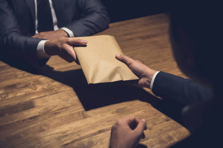 از نگاه قانون، خیانت به معنای پیمان‌شکنی و نقض عهد است، و امانت در اصطلاح عبارت از مالی است که به وسیله یکی از عقود یا به حکم قانون نزد شخصی باشد.