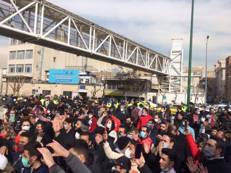 هواداران معترض پرسپولیس چند روز بعد از استعفای یحیی گل محمدی مقابل وزارت ورزش و جوانان تجمع کردند و خواستار رسیدگی به وضعیت این باشگاه شدند. این تجمع بسیار بزرگ و چشمگیر بود.