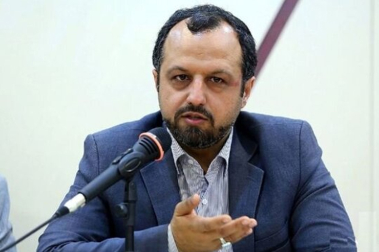 وزیر امور اقتصادی و دارایی خطاب به مدیران عامل بانک‌ها اعلام کرد که اگر تخلف شعبه بانکی در پرداخت تسهیلات بدون ضامن تایید شود، بلافاصله نسبت به برکناری مدیر شعبه اقدام کنید.