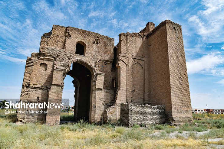 بعد از شهرداری مشهد و آستان قدس‌رضوی، میراث فرهنگی هم برای مرمت «ایوان طرق» پای کار آمده است.