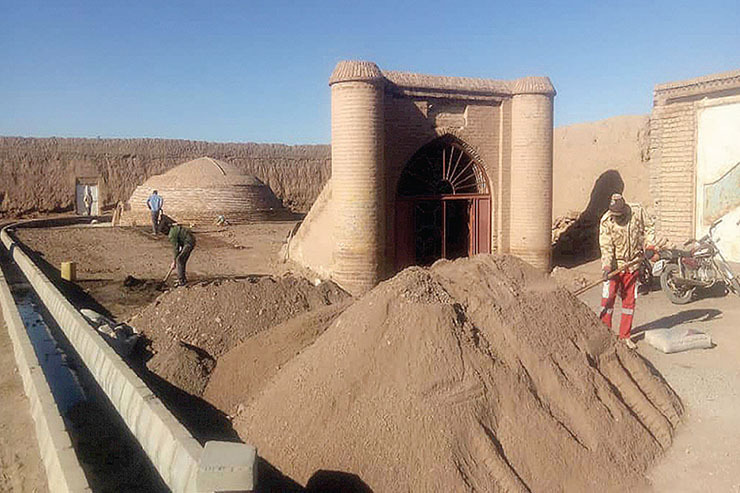آب انبار قاجاری روستای اکبرآباد رشتخوار در سال ۱۳۸۴ به شماره ۱۳۸۶۲ در فهرست آثار ملی ایران ثبت شده و طبق کتیبه سر در ورودی در دوره قاجار و به دستور ذوالفقارخان قرائی ساخته شده است.