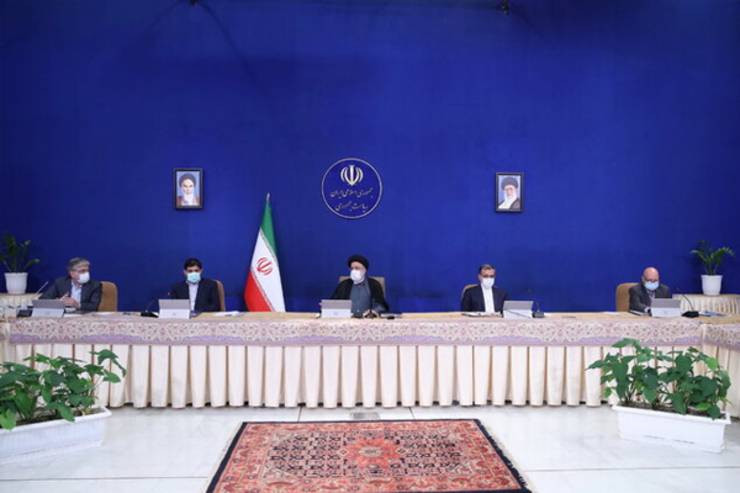 رئیس جمهور گفت: اولویت دولت مردمی در عرصه فرهنگ، حمایت از تولیدات فاخری است که عناصر هویتی و ارزشی ملت، یعنی اسلام، ایران، خانواده، عدالت خواهی، مسئولیت پذیری و فساد ستیزی را تقویت کند.