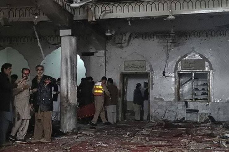 شمار شهدای حمله تروریستی امروز به نمازگزاران در مسجد شیعیان شهر «پیشاور» پاکستان از مرز ۵۵ نفر گذشت و تعداد زخمی‌ها نیز ۱۹۰ نفر اعلام شده که حال برخی از آنان وخیم گزارش شده است.