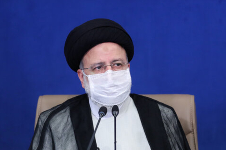 رئیس جمهور: آینده را بسیار امیدبخش می‌بینم | مردم همچنان برای رفع مشکلات خود به روحانیت اعتماد دارند