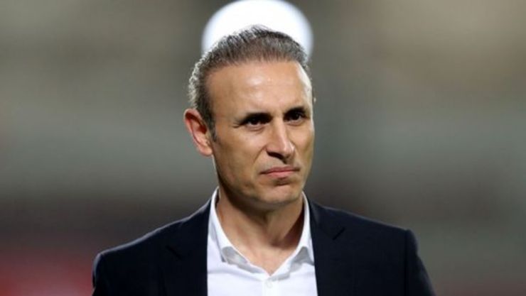 سرمربی تیم پرسپولیس قصد دارد در بازی با نفت آبادان یک بار دیگر هواداران تیمش را غافلگیر کند.