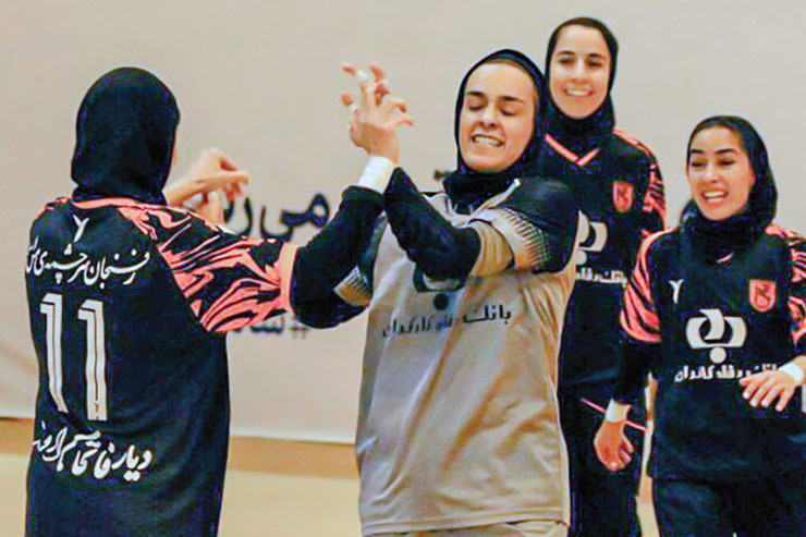 مرحله یک‌چهارم نهایی لیگ‌برتر فوتسال بانوان با شگفتی آغاز شد و نتایجی رقم خورد که شاید انتظار نمی‌رفت.