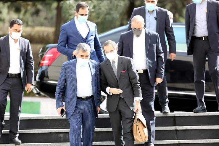 رافائل گروسی، مدیرکل آژانس بین‌المللی انرژی اتمی که شب گذشته با تهران آمد، صبح امروز به منظور رایزنی با محمد اسلامی، رییس سازمان انرژی اتمی وارد محل این ساختمان شد.