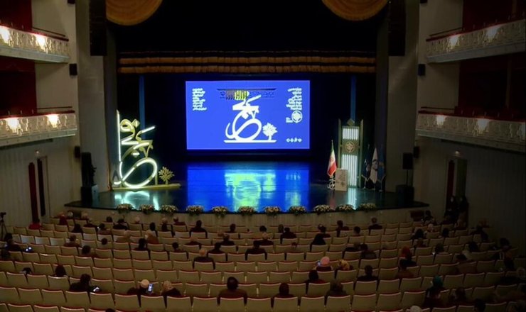 آیین پایانی چهاردهمین جشنواره هنر‌های تجسمی فجر به دبیری سیدعباس میرهاشمی، شب گذشته (جمعه ۱۳ اسفند) با معرفی هنرمندان برتر در رشته‌های گوناگون در تالار وحدت تهران برگزار شد.