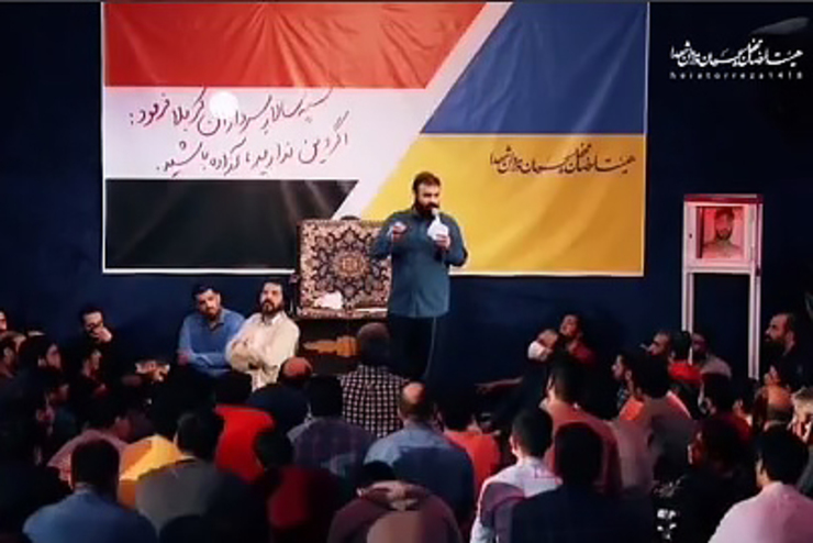 رضا هلالی درخصوص بنر متفاوت هیئت الرضا(ع)توضیحاتی ارائه کرد: ما با تبعیض بین ملت‌ها مشکل داریم؛ چرا کسی به چندین سال کشتار مردم یمن اشاره‌ای نمی‌کند؟