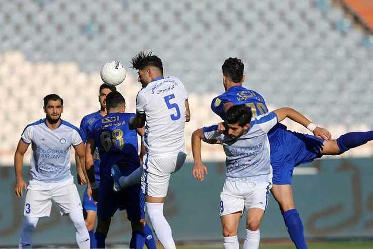 کمتر از یک روز دیگر تا آغاز بازی حساس استقلال و گل‌گهر سیرجان باقی مانده‌است، جدالی که به دوئلی میان مجیدی و قلعه‌نویی تبدیل شده‌است.