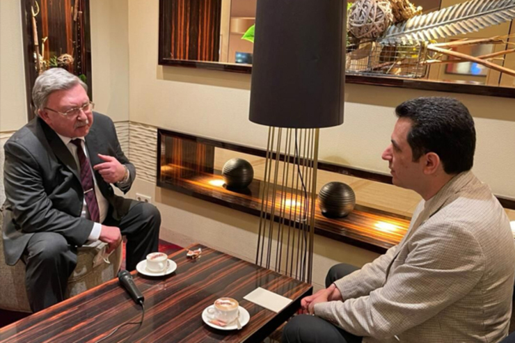 سفیر روسیه نزد سازمان‌های بین‌المللی و نماینده این کشور در مذاکرات وین با بیان اینکه متن توافق نهایی شده اما لازم است تا درباره چند مورد دیگر نیز حل و فصل شود، گفت: همکاران ایرانی مانند شیر از منافع ملی ایران دفاع می‌کنند.
