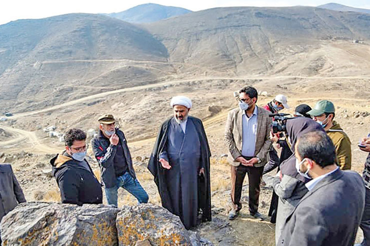 معدن دیزدر در حاشیه جاده شاندیز نزدیک به یک دهه محل مناقشه میان اداره کل میراث فرهنگی و سازمان صمت خراسان رضوی است.