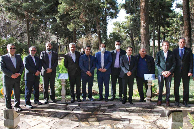 سرکنسول‌های ترکیه، ترکمنستان، عراق، افغانستان و پاکستان دیروز در آستانه روز درخت‌کاری در مراسم کاشت نهال دوستی ایران و کشور‌های همسایه که در باغ گیاه‌شناسی برگزار شد، میهمان مدیریت‌شهری مشهد بودند.