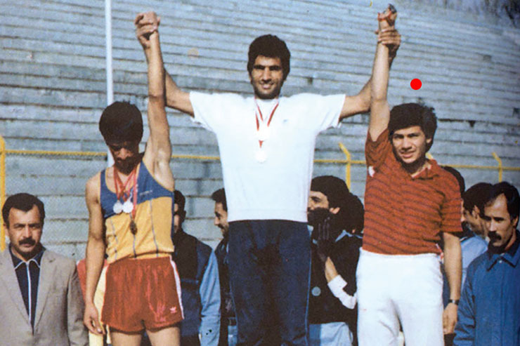 محمدرضا خلیلی ۳۰ شهریور ۱۳۴۴ دیده به جهان گشود. منزل خانواده اش کنار مسجد بود و او از همان دوران کودکی با صدای اذان و قرآن آشنا و عجین شد.