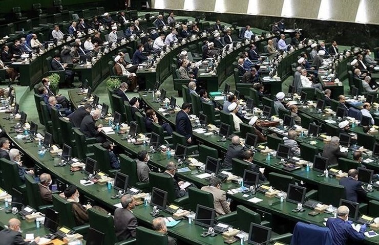 نمایندگان مجلس شورای اسلامی امروز (یکشنبه ۱۴۰۰/۱۲/۱۵) به دولت اجازه دادند به منظور اجرای طرح‌های پیشران جدید و نیمه تمام تا مبلغ پنج میلیارد و پانصد میلیون یورو از محل تحویل نفت خام و میعانات گازی اعمال حساب کند.