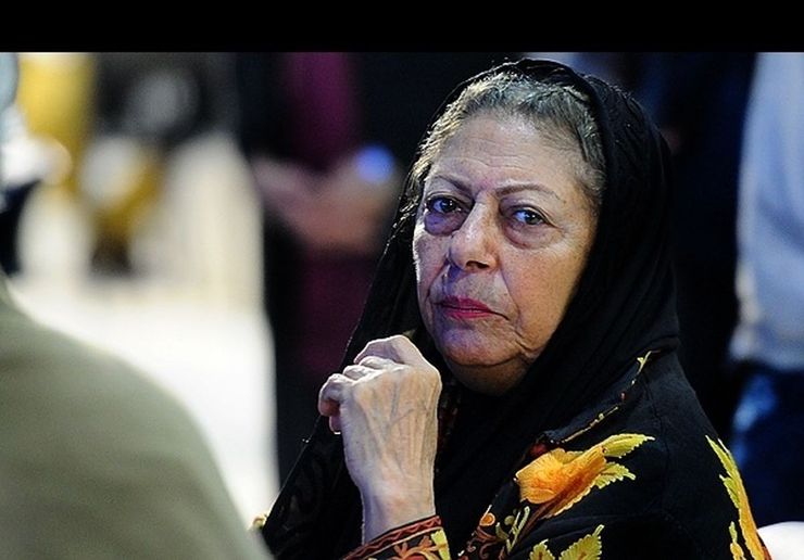 در بخش‌هایی از سریال طنز خودخواسته، مو‌های ثریا قاسمی با بدسلیقگی سانسور شد که واکنش مخاطبان را در پی داشت.