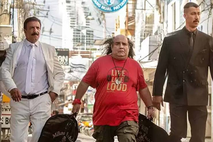 جلسه شورای صنفی نمایش ظهر امروز ۱۵ اسفند برگزار شد و طی آن دو فیلم جایگزین «لامینور» و «علف‌زار» شدند.