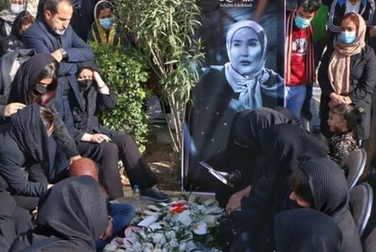 روز گذشته مراسم یادبود زهره فکور صبور، بازیگر سینما و تلویزیون بر سر مزار وی در قطعه هنرمندان بهشت زهرا با حضور برخی چهره‌ها برگزار شد.