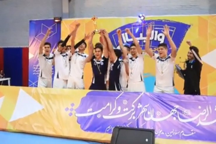 دیدار نهایی مسابقات والیبال نوجوانان حاشیه شهر مشهد که با حضور ۱۰ تیم آغاز شده بود، برگزار شد.