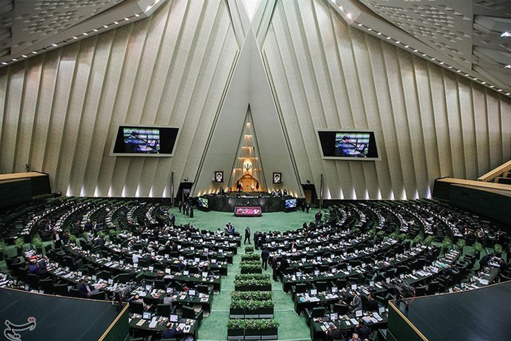 ارز ۴۲۰۰ تومانی از روز اولی که در دولت روحانی تعیین شد تا امروز خبرساز و جنجالی بوده است، مجلس انقلابی از همان ابتدا تلاش خود را برای انسجام بخشیدن به وضعیت این ارز به کار بست و حالا کارشناسان معتقدند که مجلسی‌ها تصمیم درستی برای ارز ترجیحی گرفته‌اند.