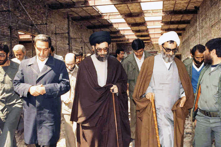 آیت‌ا... سید جعفر سیدان از دوستان دیرین مرحوم آیت‌ا... طبسی است و خاطراتی از سال‌ها هم‌نشینی با او دارد. در این گفتگو به بخشی از آن خاطرات پرداخته شده است.