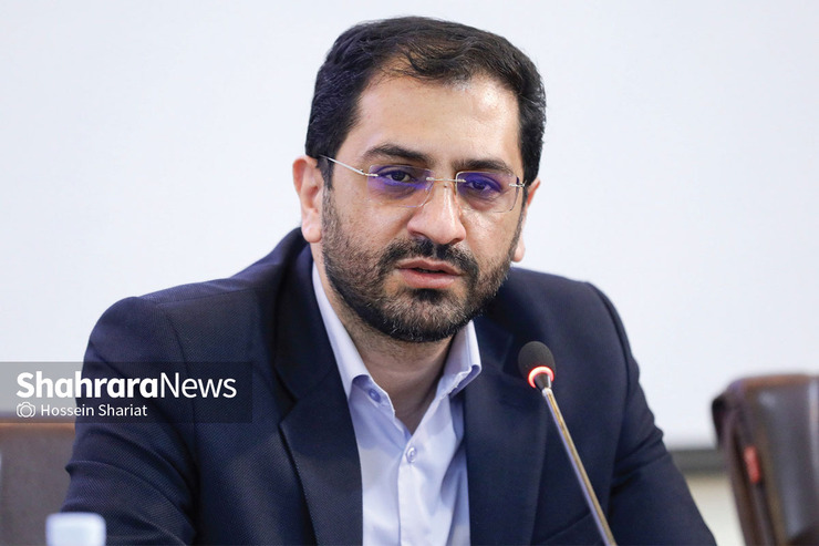 سیدعبدا... ارجائی در نشست با هیئت مدیره و جمعی از اعضای جامعه قاریان مشهد، افزود: معتقدم که جلسات قرآن خانگی بر تربیت اجتماعی بسیار تأثیرگذار است و بر این اساس به دنبال رونق دوباره این جلسات در نقاط مختلف شهر هستیم.