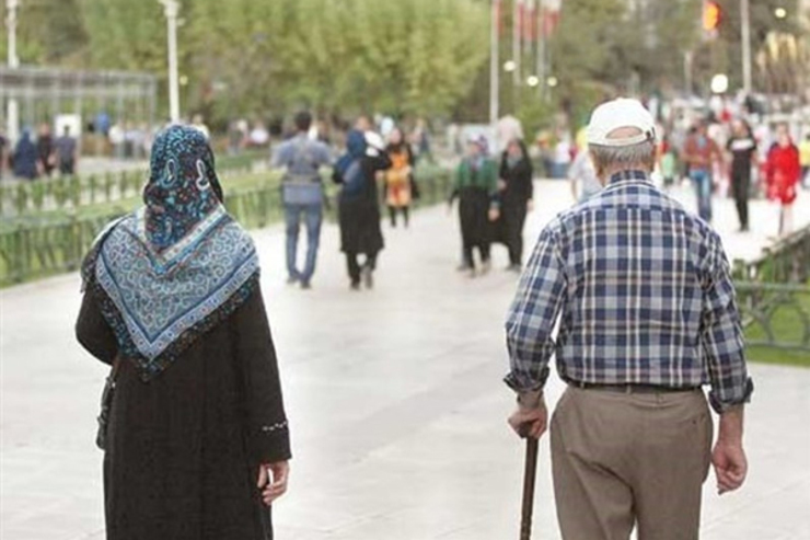 رئیس دبیرخانه شورای ملی سالمندان بهزیستی کشور گفت: از سال‌۱۳۹۸ تا ۱۴۲۳ یعنی طی ۲۳‌سال جمعیت سالمندی ایران دوبرابر می‌شود و به ۲۰‌درصد می‌رسد.