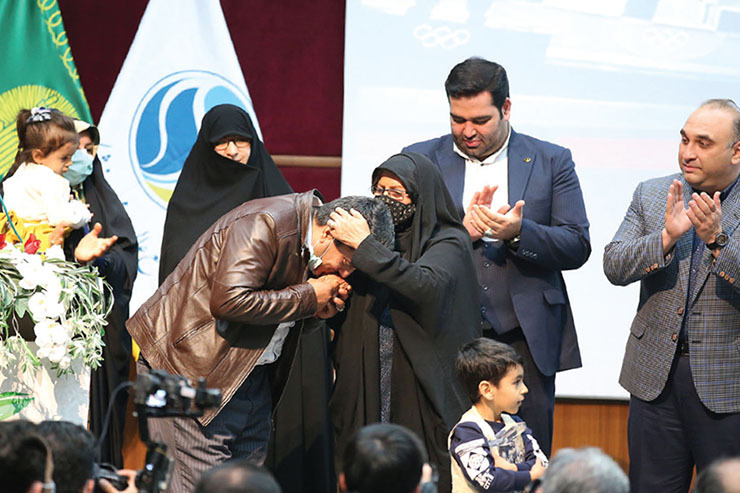 قدرشناسی از والدین؛ تجسم رسم پهلوانی