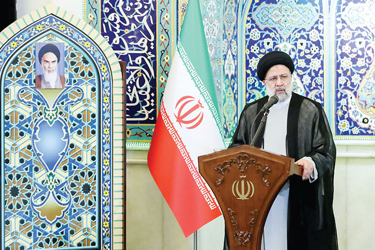 رئیس جمهور دیروز در مسجد سلمان فارسی نهاد ریاست جمهوری با جمعی از جانبازان و ایثارگران دفاع مقدس و خانواده‌های صبور آنان دیدار و گفتگو کرد.