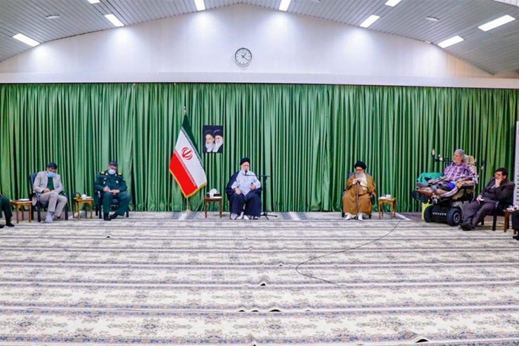 در آستانه نیمه شعبان و سالروز ولادت حضرت صاحب‌الزمان (عج)، اعضای ستاد بزرگداشت دهه مهدویت خراسان‌رضوی نشستی با نماینده، ولی فقیه در خراسان‌رضوی داشتند.