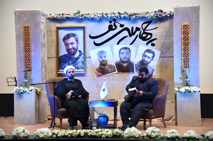 آیین رونمایی از کتاب «چهارمین نفر» که روایتی مستند از زندگی شهید مدافع حرم محمد جاودانی است، عصر یکشنبه با حضور خانواده‌های معزز شهدای مدافع حرم، دوستان و هم رزمان شهید در سینماهویزه مشهد برگزار شد.