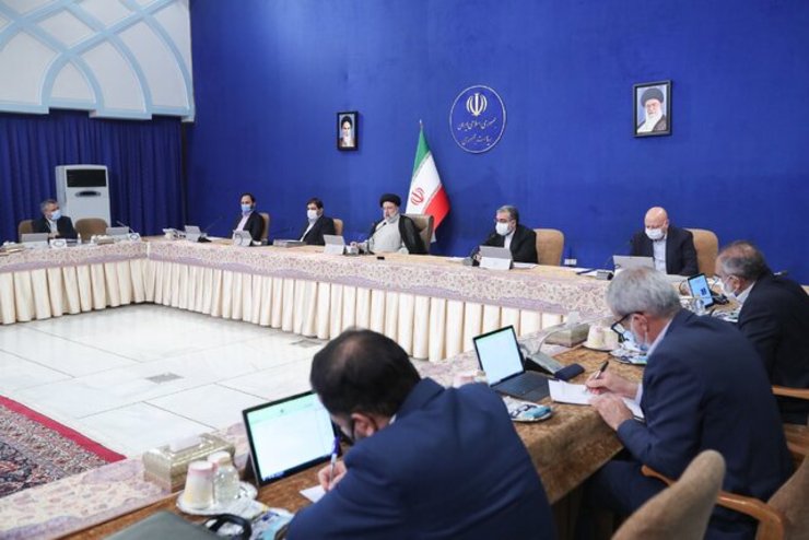 رئیس جمهور با بیان اینکه در اولین فرصت در سال ۱۴۰۱ جلسه هیات دولت تشکیل خواهد شد، گفت: دستگاههای اجرایی به گونه‌ای برنامه‌ریزی کنند که در ایام تعطیلات نوروزی وقفه‌ای در کارهای ضروری مردم ایجاد نشود.