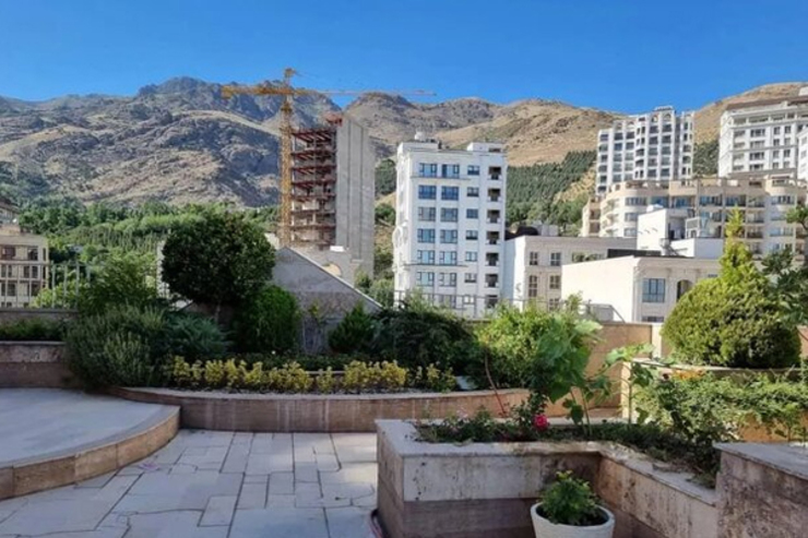 یک کارشناس بازار مسکن گفت: پیش‌بینی من این است که در صورت حصول توافق هسته‌ای در اردیبهشت و خرداد با افت قیمت مسکن به میزان کاهش نرخ ارز مواجه شویم که فرصت مناسبی برای خریداران مصرفی است؛ چون ریزش بازار مسکن، طولانی مدت نخواهد بود.