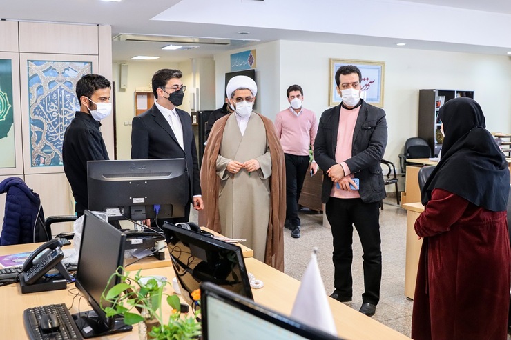 دیروز حجت الاسلام حسن منصوریان، رئیس کمیسیون فرهنگی، اجتماعی، زیارت، گردشگری و رسانه شورای شهر، و هاشم دائمی، رئیس کمیسیون حقوقی و نظارت شورای اسلامی شهر مشهد، با حضور در روزنامه شهرآرا از بخش‌های این مجموعه بازدید کردند.