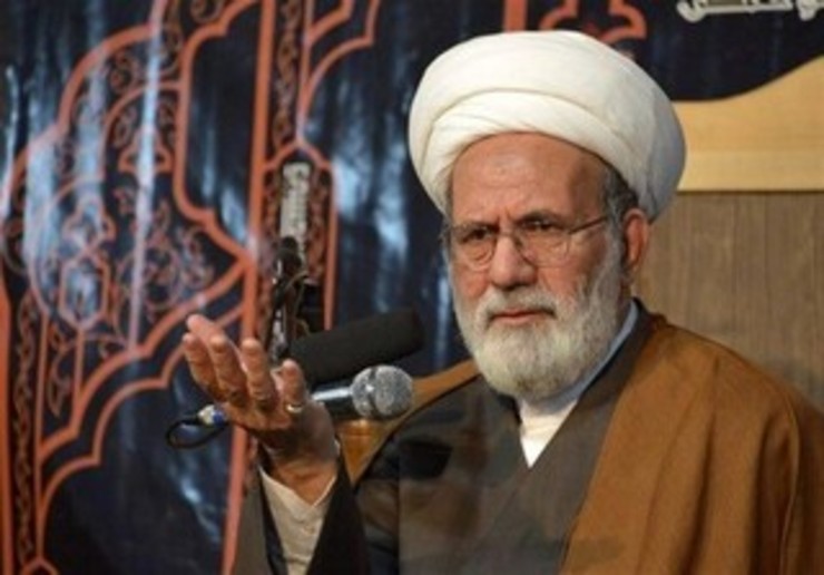 امام جمعه موقت مشهد گفت: دونالد ترامپ قداره بندی است که از جنس بشر نیست او می خواست اسلام را از پا درآورد و تلاش کرد با تحریم حداکثری به ایران فشار آورد اما به خوبی می بینیم که خودشان اعتراف کردند که طرح تحریم ایران شکست خورده است.