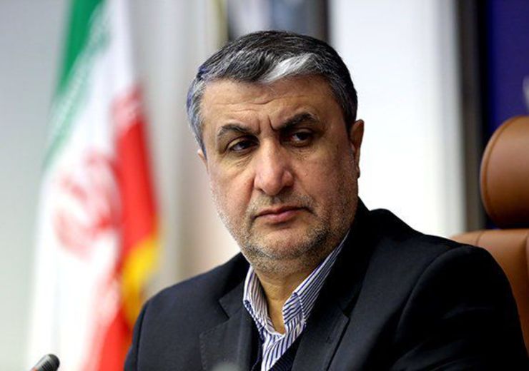 رئیس سازمان انرژی اتمی گفت: غنی‌سازی برقرار است و با سقف حداکثری ۶۰ درصد دنبال می‌شود که منجر شد غربی‌ها شتابان پای مذاکره بیایند و با لغو تحریم‌ها هم ۲۰ درصد و هم ۵ درصد ادامه پیدا می‌کند، توانمندی‌های داخلی نشان داد برگشت‌پذیری امکان‌پذیر است و توانمندی‌ها در غنی‌سازی به گونه‌ای است که هر تصمیمی نظام بگیرد قابل اجرا است.