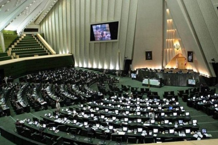 نمایندگان مجلس در جریان بررسی لایحه بودجه سال آینده، ۱۲ درصد تعرفه برای واردات گوشی بالای ۶۰۰ دلار در نظر گرفتند.