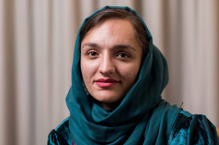 ظریفه غفاری شهردار پیشین شهر میدان شهر ولایت میدان وردک پس از ۶ ماه مهاجرت به افغانستان بازگشت.